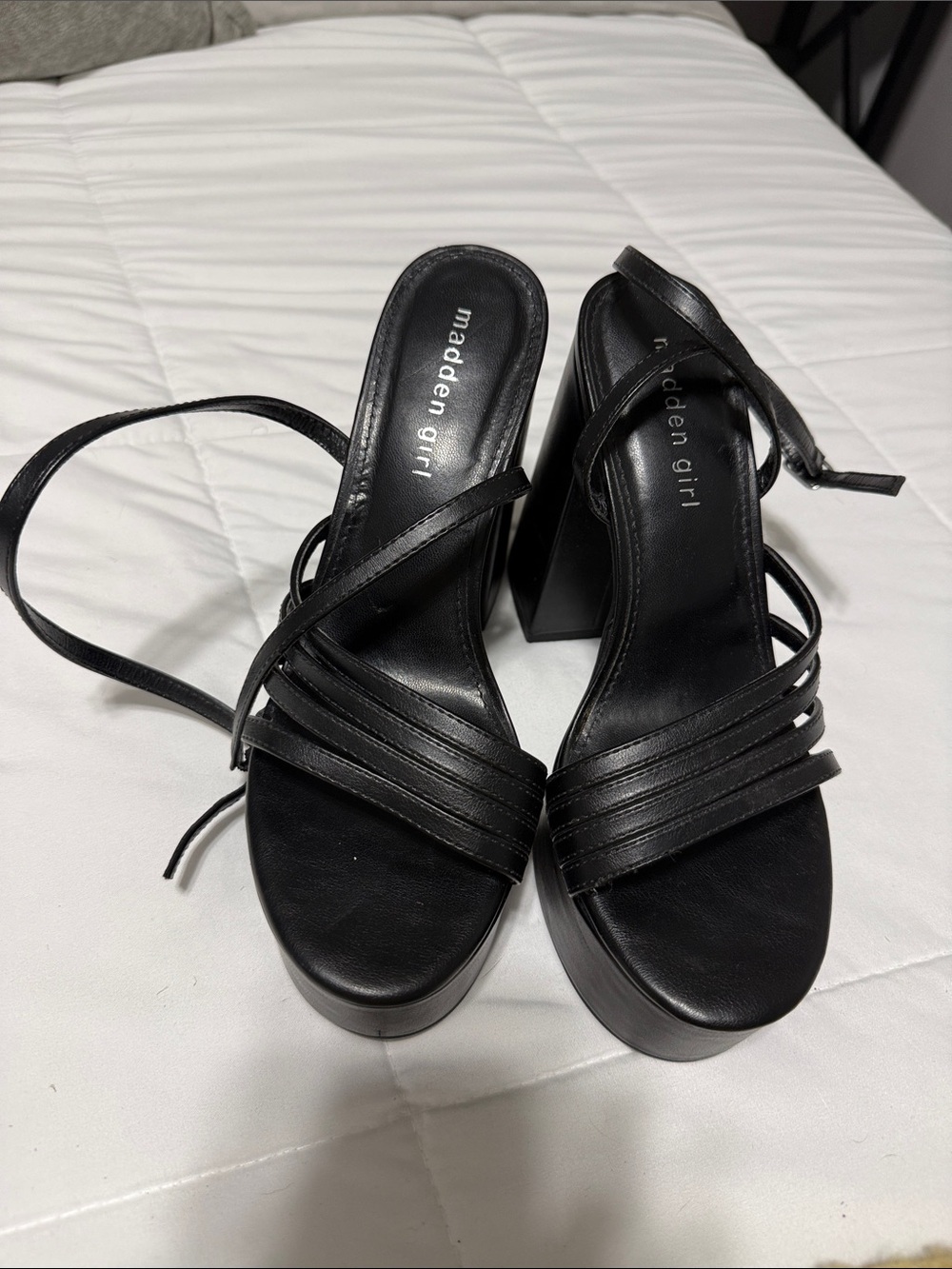 Madden girl heels. Like new. See pictures